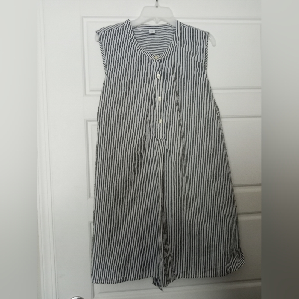 Old navy white striped sleeveless blouse new with tags